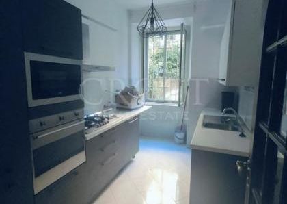 Monteverde Vecchio: Modern 2 bedroom, 2 bath, large living room, separate kitchen. Bright, silent, parquet floors, situated in lovely period building, excellent area, near park. Ref. 2364.