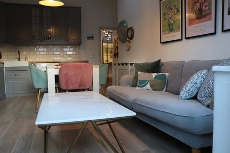 2 Bed Flat, Dick Turpin House, E16 - Photo 2