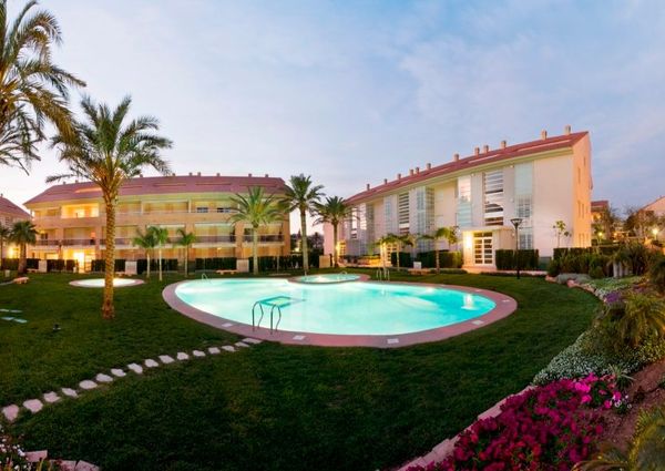 For long-term rent: apartment in Javea, Golden Garden urbanization, with 2 bedrooms and a pool.