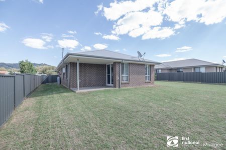 FAMILY HOME - Photo 3