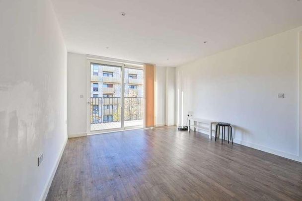 Grand Canal Avenue, Rotherhithe, SE16 - Photo 1