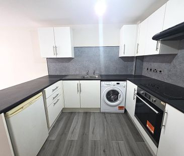 2 bedroom flat to rent - Photo 3