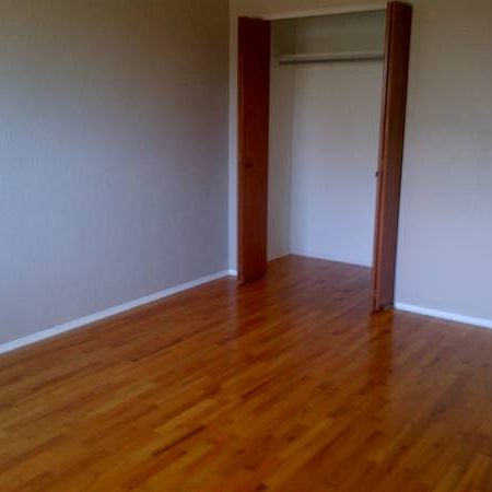 Jubilee Area: Large 1 bedroom, 720 sq.ft. 2nd floor - Photo 1