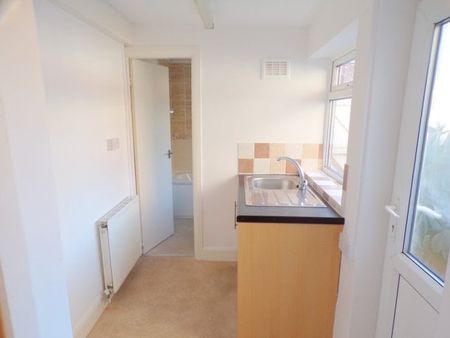 Churchill Avenue, Birkenhead - Photo 5