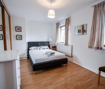 2 bedroom flat - Photo 1