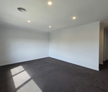 Modern & Spacious Family Home! - Photo 3