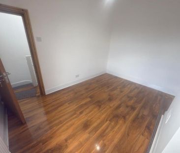 4 bedroom terraced house to rent - Photo 6