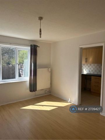 2 bedroom terraced house to rent - Photo 2