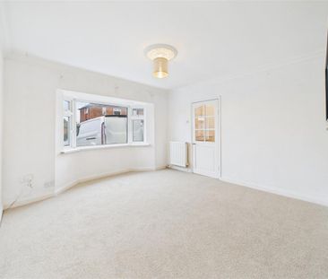 3 bedroom Semi-detached house to rent - Photo 6