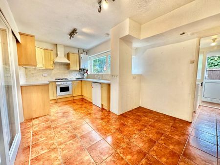 3 bedroom end of terrace house to rent - Photo 3