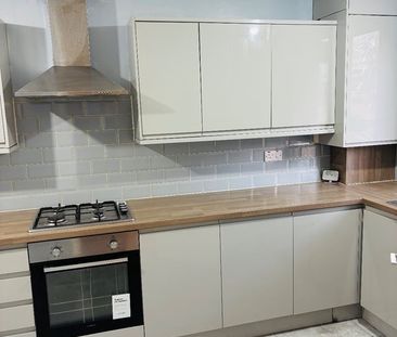 4 Bed Terraced House, Eastbourne Road, E15 - Photo 6