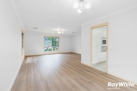 Spacious Family Home - Mansfield School Catchment! - Photo 3