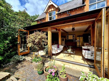 4 bedroom detached house to rent - Photo 4