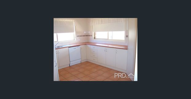 3 BEDROOM BRICK VENEER HOME - Photo 1