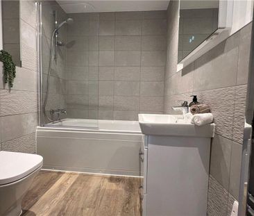 3 bedroom end of terrace house to rent - Photo 3