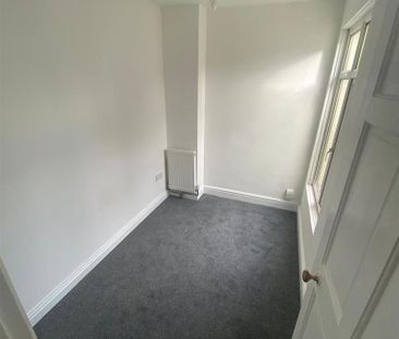 3 bedroom end of terrace house to rent - Photo 3