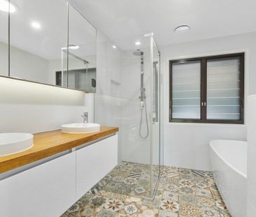 Tranquil Family Home with Poolside Living - Photo 6