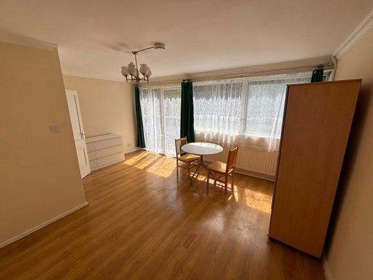 3 Bed Flat, Fawcett House, SW9 - Photo 1