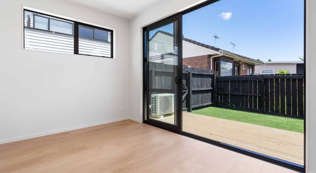 Modern Luxury in Panmure's Golden Triangle - Photo 1