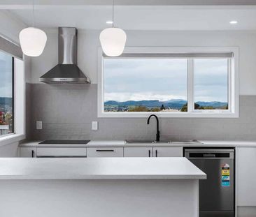 As New - Hilltop House with Views - Genuine Long Term - Photo 5