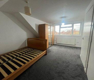 3 bedroom end of terrace house to rent - Photo 3