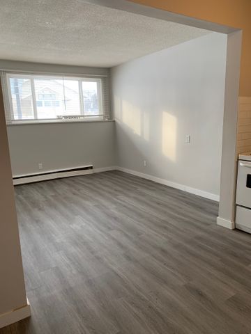 Sorrento Manor - Photo 5