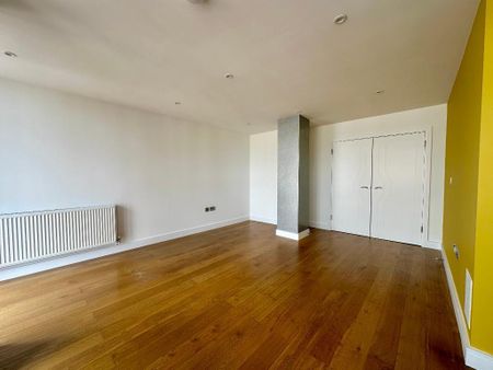 2 bedroom flat to rent - Photo 2