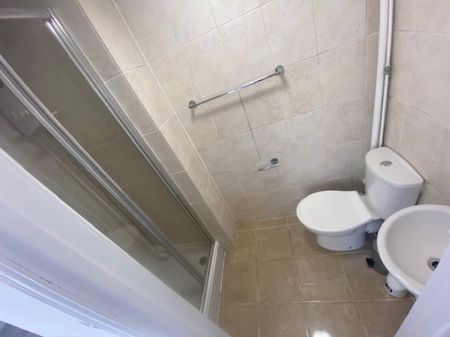 1 bed Apartment - To Let - Photo 3