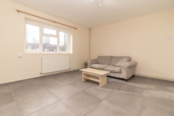 Recently refurbished 3 bedroom flat in Old Street - Photo 1