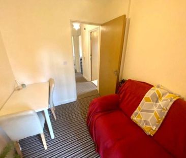 2 bedroom house share to rent - Photo 1