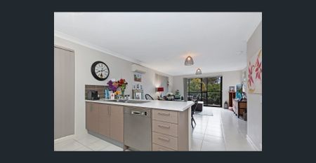 Light & Airy 3 Bedroom Duplex Close to all Amenities - Photo 5