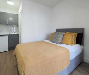 1 bedroom in a house share to rent - Photo 1