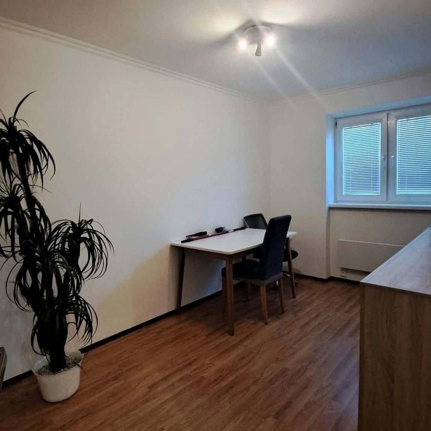 3 izbový tehlový byt s vlastným kúrením v lokalite ktorú oceníte! - Photo 1