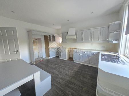 3 bedroom detached house to rent - Photo 4