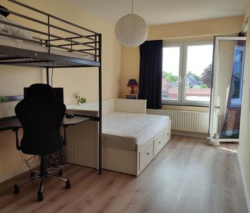 Appartement met 2 slaapkamers en balkon. - Foto 2