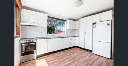 Generous Family Home in Prime Mortdale Location - Photo 2