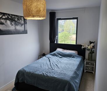 Fint nybyggt modernt 3-våningsradhus i lugnt område. - Photo 1