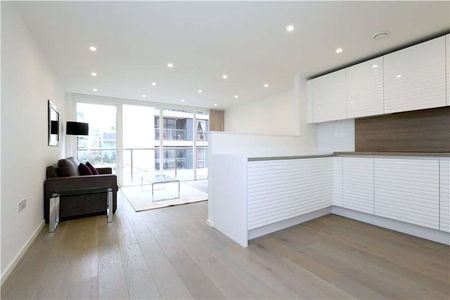 Attractive apartment in an unbeatable location on Central Street. - Photo 2