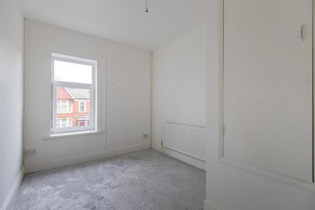 3 bedroom apartment to rent - Photo 4