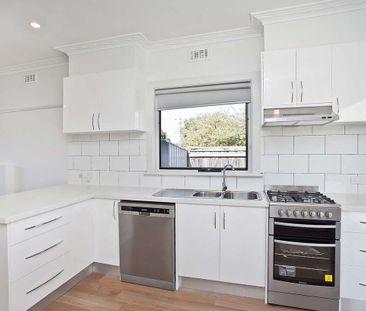 Fully renovated - Photo 5