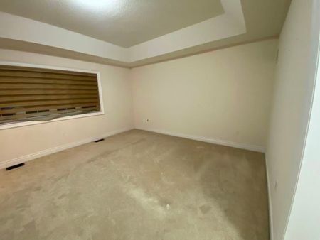 For Lease - 37 Ladder Crescent, East Gwillimbury, Ontario - Photo 2