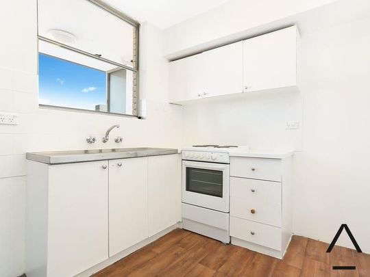 Bright Studio in Prime Location - Photo 1