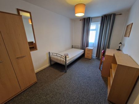4 Bed Student Accommodation - Photo 2