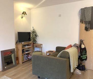 1 Bed Flat, Knowle Road, BS4 - Photo 2