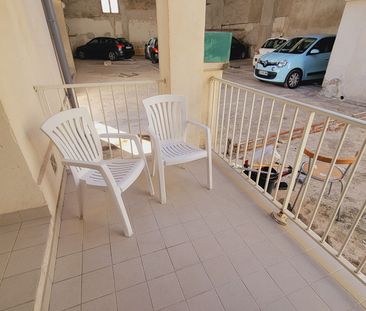 13014 - T1 MEUBLE au RDC avec balcon et parking - Photo 4