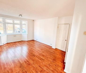 3 bedroom detached house to rent - Photo 2