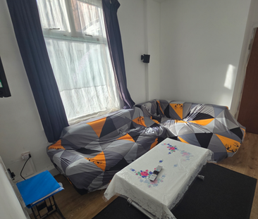 5 Bed Student Accommodation - Photo 1