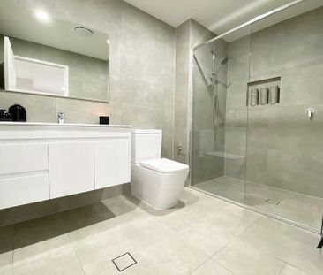 Modern and Serene Rental Home in Scenic Neighbourhood - Photo 4