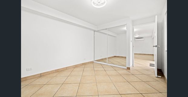 Beachside Living with Courtyard and Fresh Style - Photo 1