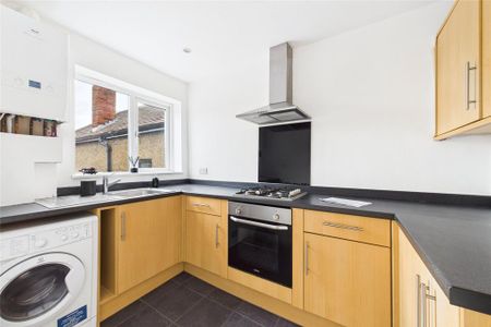 2 bedroom maisonette to rent - Photo 4